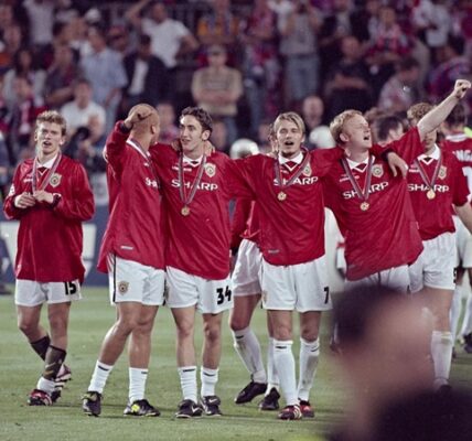 Khoảnh khắc lội ngược dòng không tưởng của Quỷ Đỏ tại chung kết Camp Nou năm 1999.