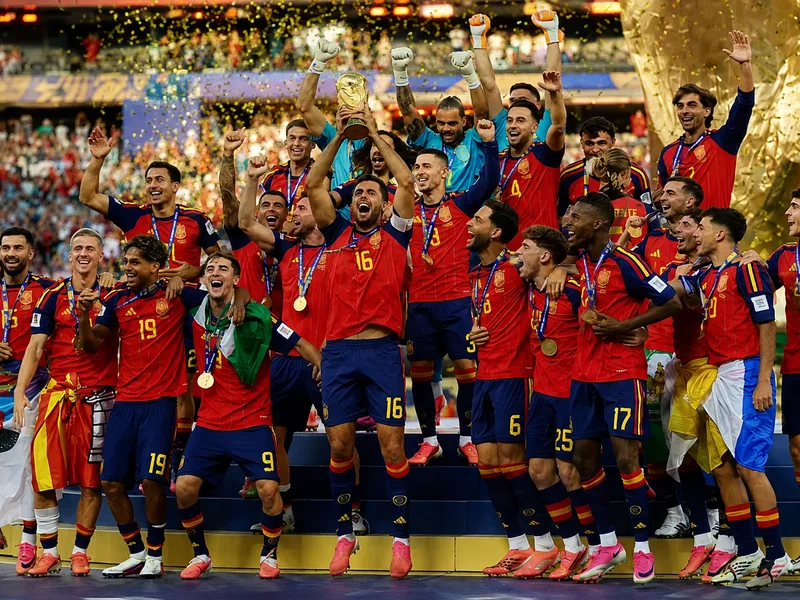 Tây Ban Nha nâng Cúp vàng World Cup 2026 sau chiến thắng trong trận chung kết và ghi dấu danh hiệu thế giới thứ hai.