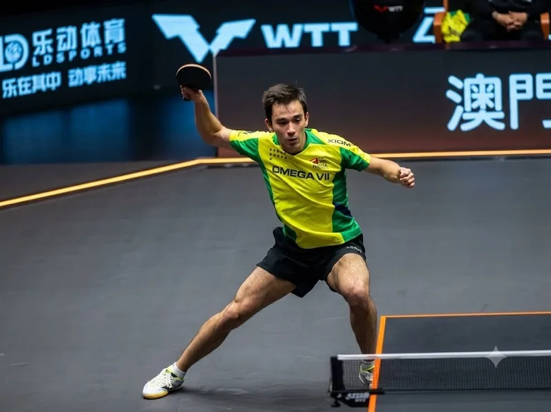 Tay vợt Brazil nổi bật với lối chơi tốc độ cao, kỹ thuật toàn diện và khả năng cạnh tranh ở cấp độ quốc tế.
