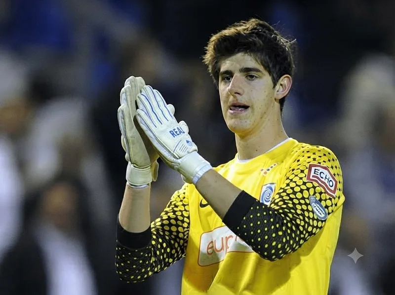 Thibaut Courtois trưởng thành từ bóng đá Bỉ và trở thành thủ môn hàng đầu châu Âu.