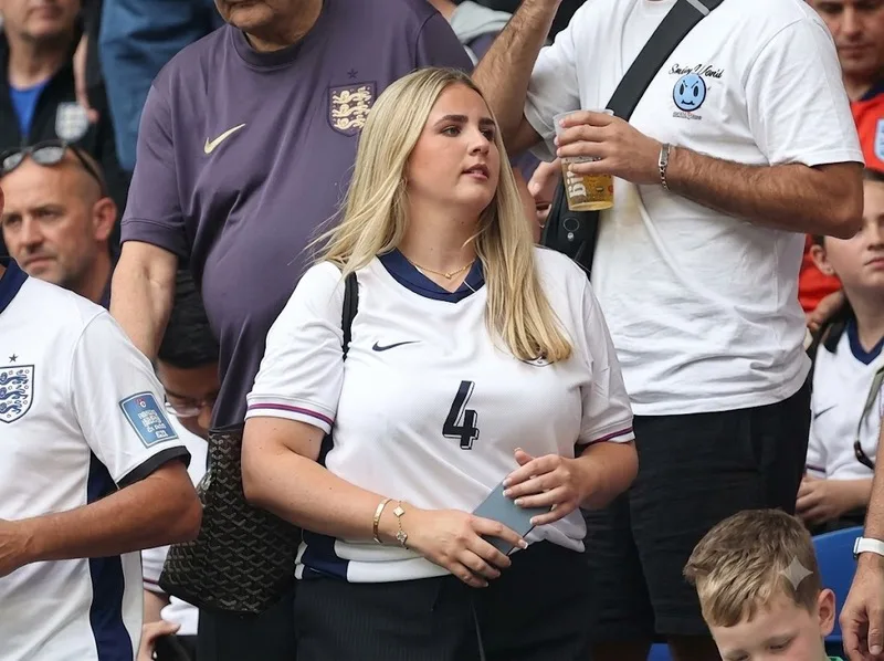 Lauren Fryer duy trì đời sống riêng tư dù nhận được nhiều sự chú ý sau khi Declan Rice trở thành ngôi sao Premier League.